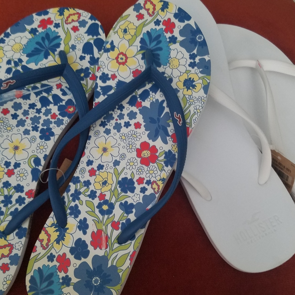 Hollister flip flops